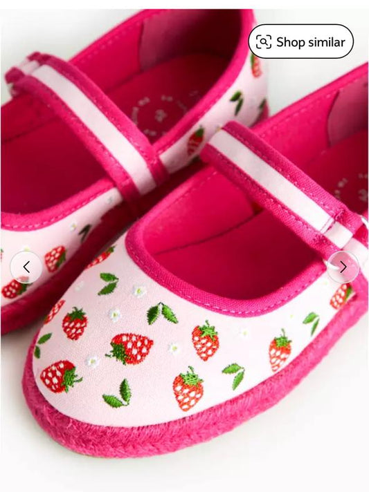Tu Clothing Embroidered strawberries Slip-On Pumps