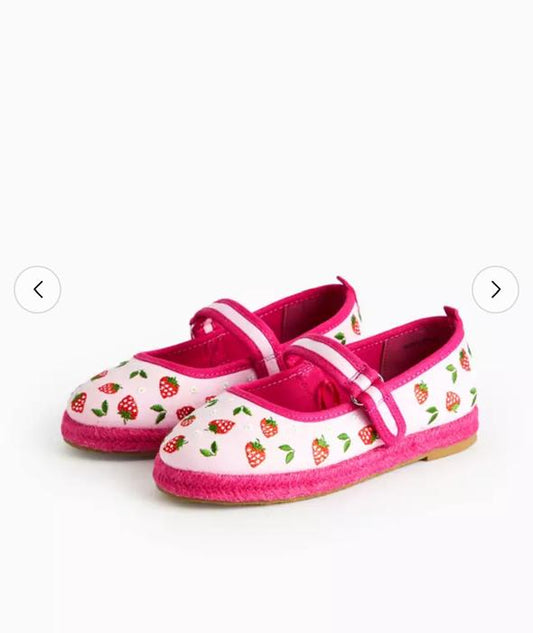 Tu Clothing Embroidered strawberries Slip-On Pumps