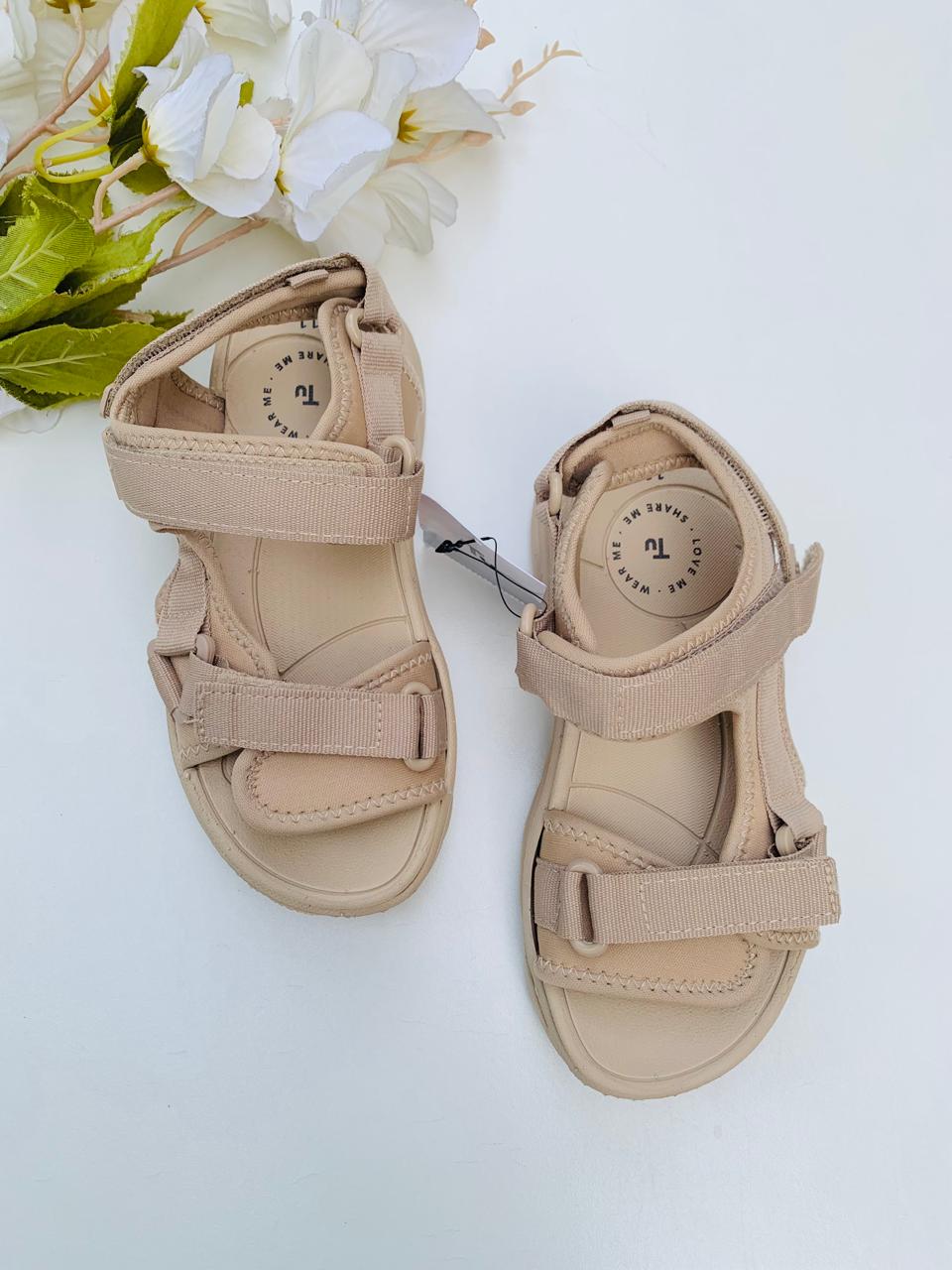 TU Clothing Sandal