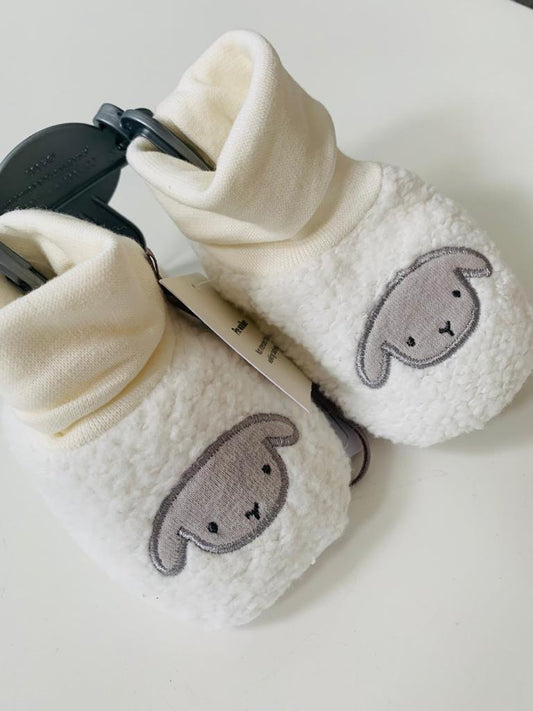 Baby white wool shoes